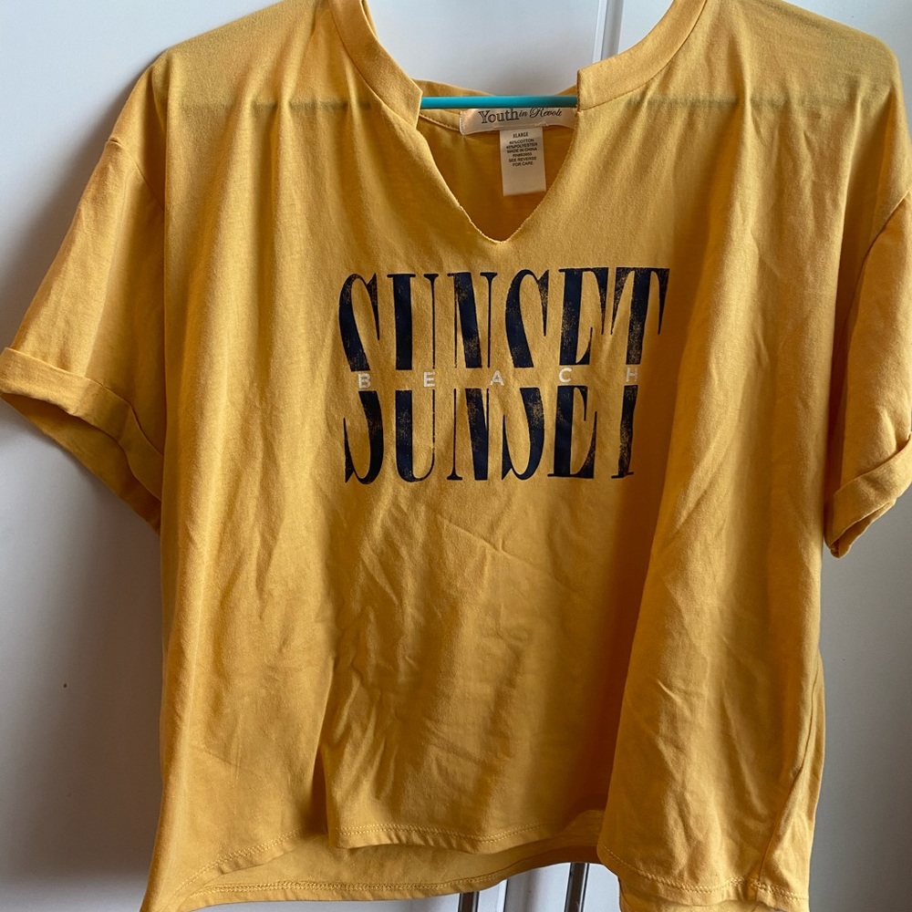 Yelow beach short sleeve t-shirt